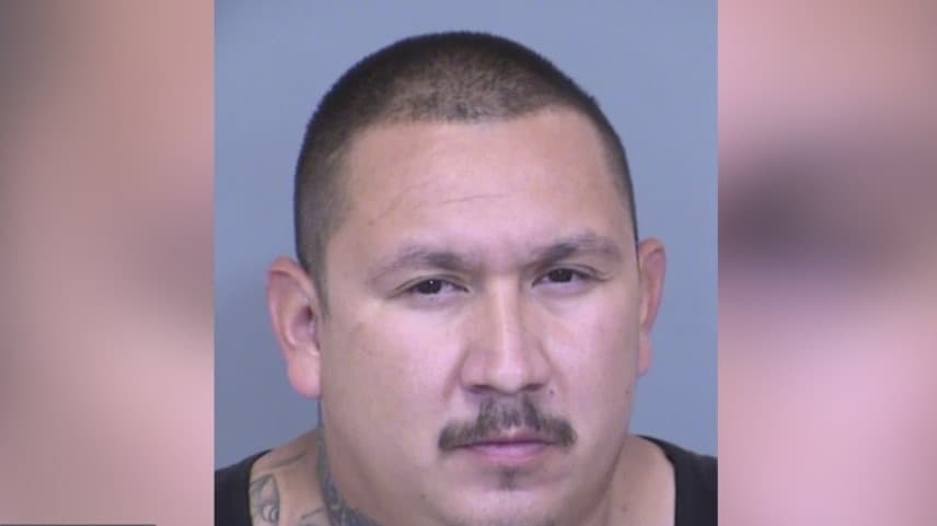 Arrestan a hombre tras acosar a su expareja e iniciar un tiroteo contra dos policías de Phoenix