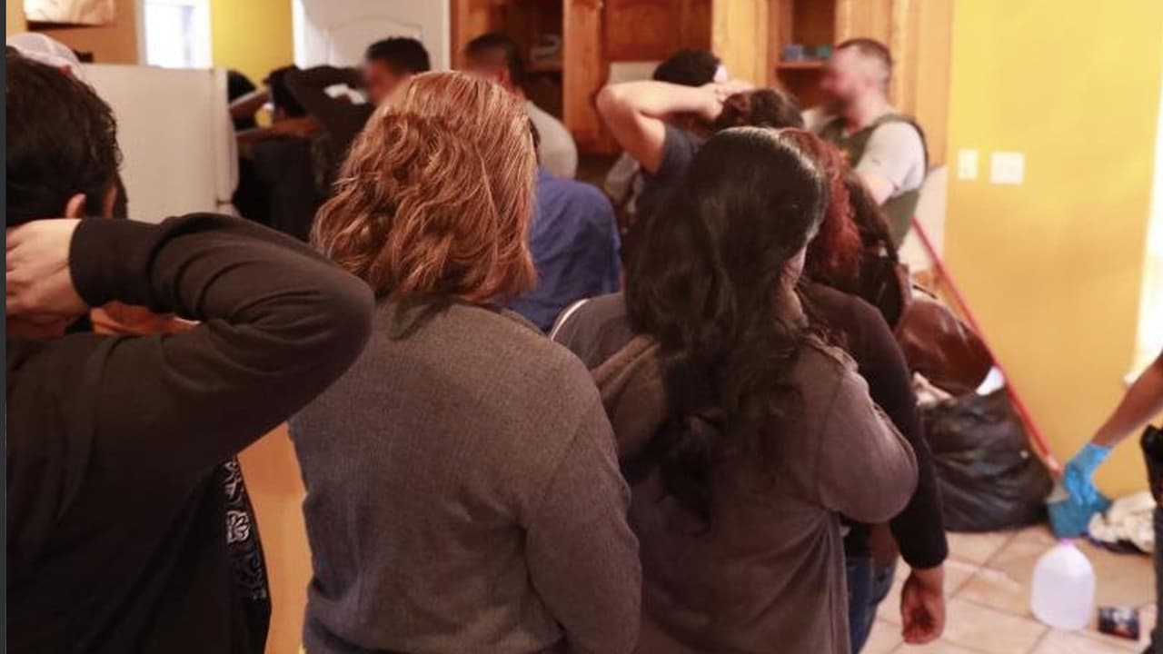 <b><a href="https://twitter.com/CBPRGV/status/1005087254082187265">Junio 5</a></b>: 18 indocumentados que estaban escondidos en una casa de seguridad en el poblabo de Mission, Texas, fueron detenidos por agentes de la Patrulla Fronteriza, con la asistencia de oficiales del sheriff del condado Hidalgo. Los inmigrantes eran procedentes de Guatemala, México, Honduras, Nicaragua, Ecuador y El Salvador.