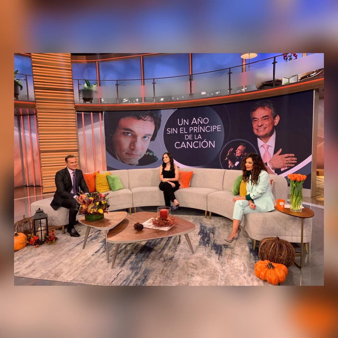 Karla Martínez y Alan Tacher la hicieron sentir como en casa y junto a ellos revivió tiernos recuerdos de cómo era su relación con 'El Príncipe de la Canción'.