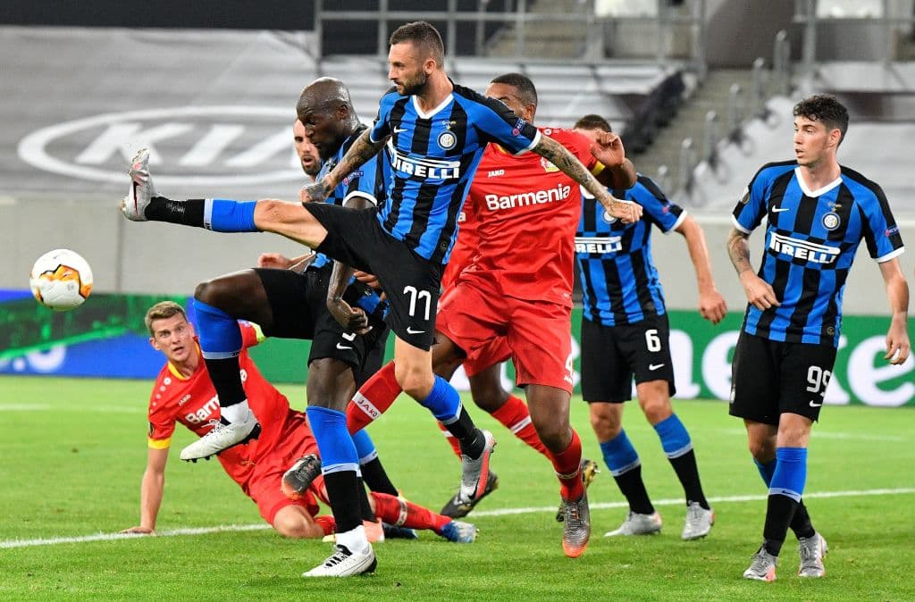 La defensa del Inter se ve firme y pocos balones terminan en disparo a su arco.