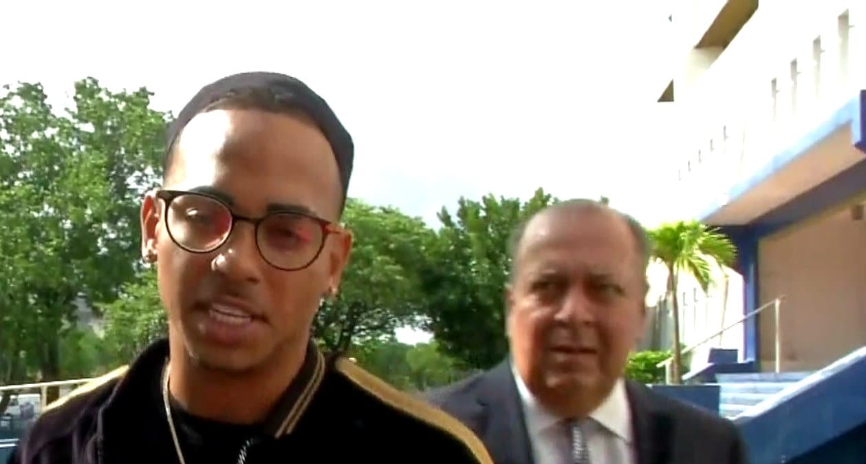 Ozuna comenzó este año en medio de una controversia pues 
<b><a href="https://www.univision.com/famosos/ozuna-testifica-ante-la-justicia-de-puerto-rico-sobre-como-kevin-fret-lo-extorsionaba">se le vinculó con el asesinato del joven intérprete de trap, Kevin Fret</a></b>.