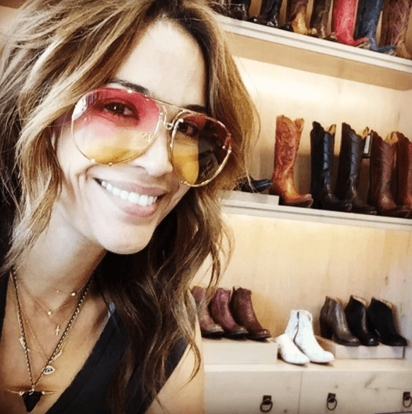 Este tipo de gafas, con cristal transparente y de colores, dejan al descubierto la mirada.