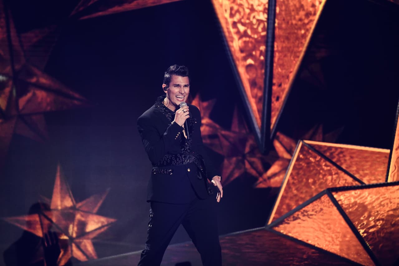 El colombiano Pipe Bueno sintió al máximo la música del mariachi.