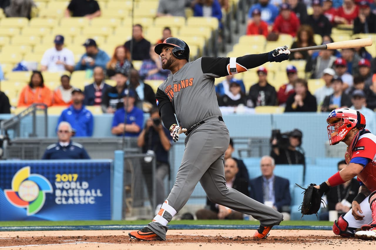 Wladimir Belentien conecta cuadrangular de 2 carreras para Holanda, apenas en la primera entrada.