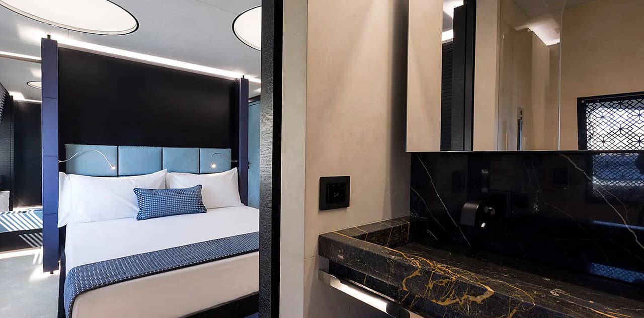 Tiene
<b>capacidad para 12 invitados</b> y otros 12 tripulantes.
<br>