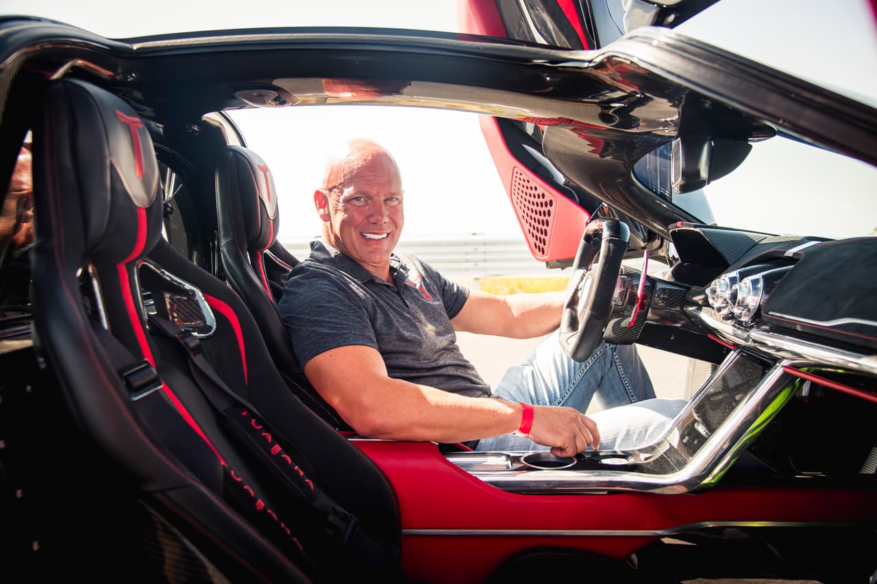 SSC Tuatara, el carro de producción más rápido del mundo con un registro de 316.11 mph (508.73 km/h).