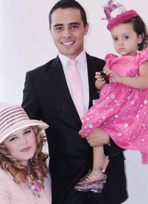 Hace unos meses 
<b><a href="http://www.univision.com/temas/allisson-lozz">Allisson</a></b> salió en defensa de su esposo, pues algunos medios de comunicación decían que él le había exigido que se alejara de la actuación.