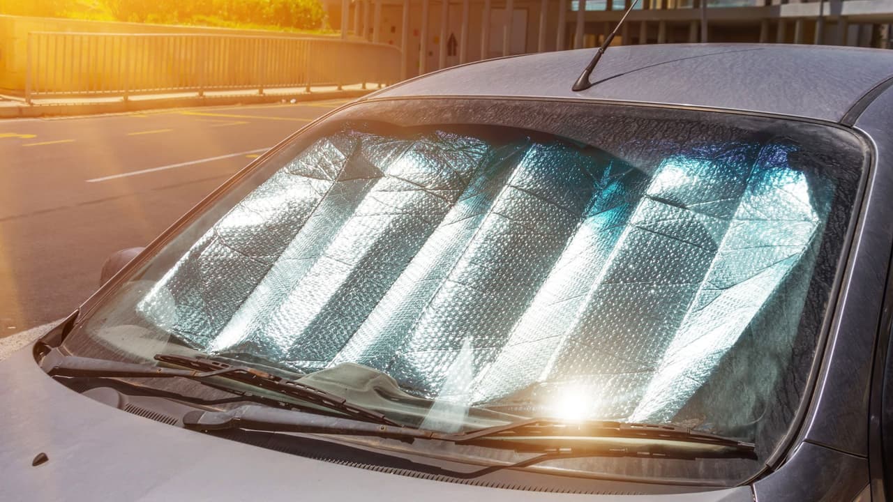 Pequeño de casi 2 años muere afuera de una escuela en Texas: fue dejado solo en un vehículo