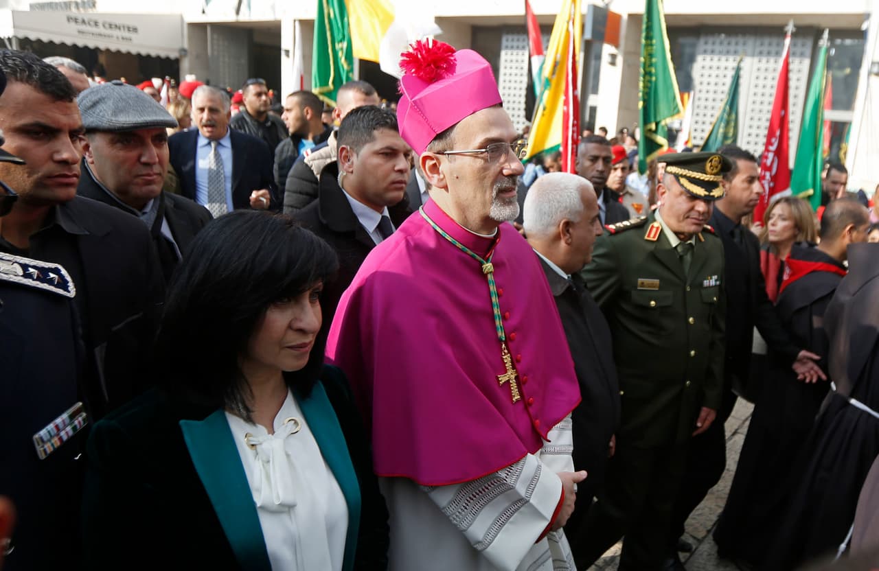 Patriarca latino de Jerusalén Pierbattista Pizzaballa llega a la Iglesia de la Natividad.