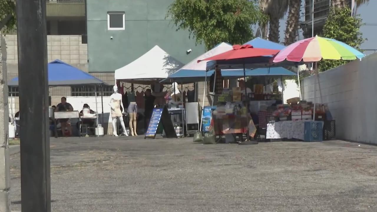 “Es otro comienzo”: vendedores desalojados del corredor salvadoreño tendrán un nuevo lugar para ofrecer sus productos