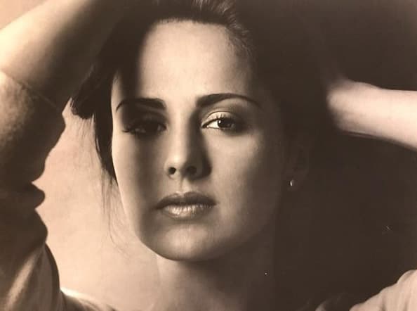 Un año después, su vida tuvo otro suceso importante. La actriz se unió en matrimonio con Pepe Bastón, un conocido e influyente ejecutivo de Televisa.