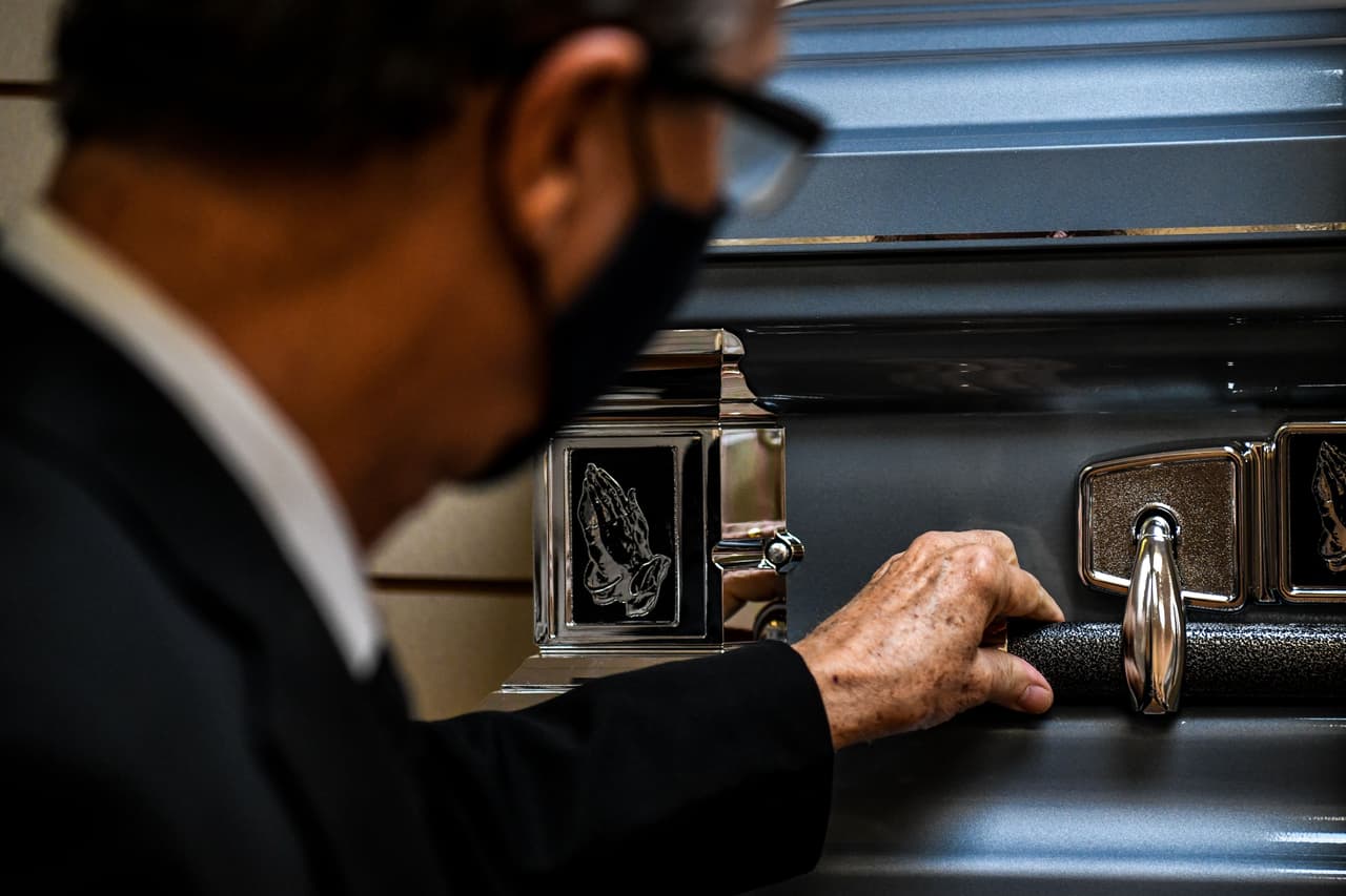 <b>1. Designar un beneficiario en todas sus cuentas o pólizas de seguros.</b>