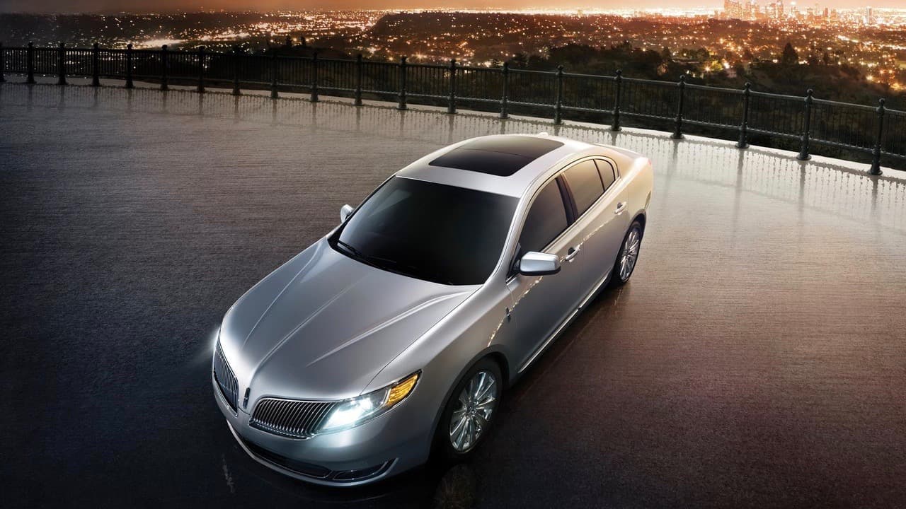 <h3 class="cms-h3-H3">4. Lincoln MKS</h3>
<br>
<br>Desde su lanzamiento a mediados de 2018, el sedán grande de Lincoln, sustituido por el actual 
<b><a href="https://www.univision.com/noticias/lincoln/la-historia-del-lincoln-continental-una-leyenda-americana" target="_blank">Continental</a></b> en el invierno de 2016, fue ignorado tanto por el público como por los medios especializados por lo que sorprende que haya durado 8 años en producción. En todo caso, 
<b>153</b> unidades frías del Lincoln MKS consiguieron quien las compraran en 2017.