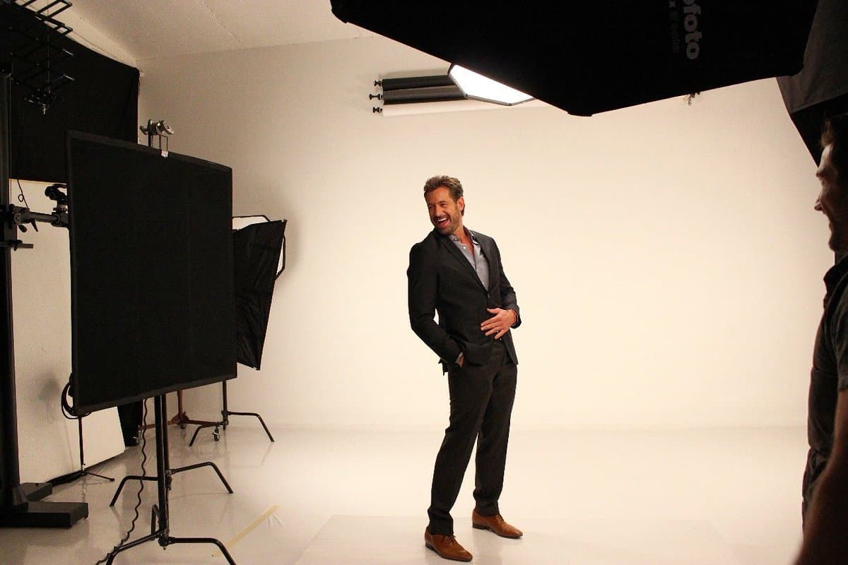 Mientras que
<b><a href="http://www.univision.com/temas/gabriel-soto">Gabriel Soto</a></b> no dejó de sonreír para la cámara y mostró su mejor pose, pues se ve de inmediato que está disfrutando este nuevo proyecto junto a la productora
<b>Giselle González</b>, con quien trabajó anteriormente en 'Yo no creo en los hombres'.