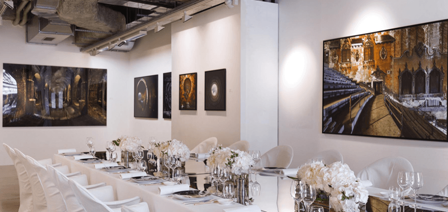 El lujoso hotel de cinco estrellas, Le Royal Monseau, será la casa provisional del astro argentino, pues su salida del Barcelona fue muy repentina. El hotel se encuentra ubicado en 37 Avenue Hoche y fue reformado por el famoso diseñador Philippe Starck. El Parque de los Príncipes se encuentra a tan solo 15 minutos del inmueble.