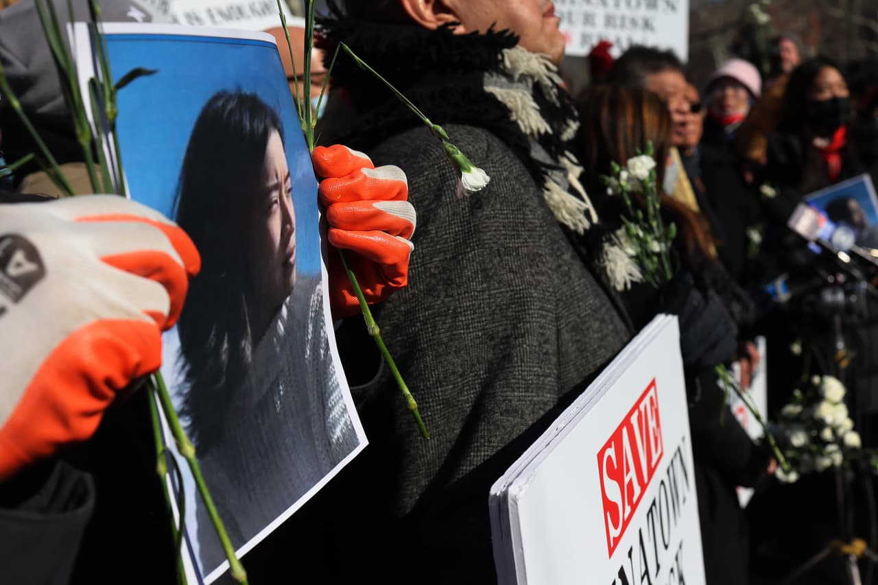 Reportes aseguran que cuando los oficiales llegaron el sospechoso seguía en el interior del apartamento.