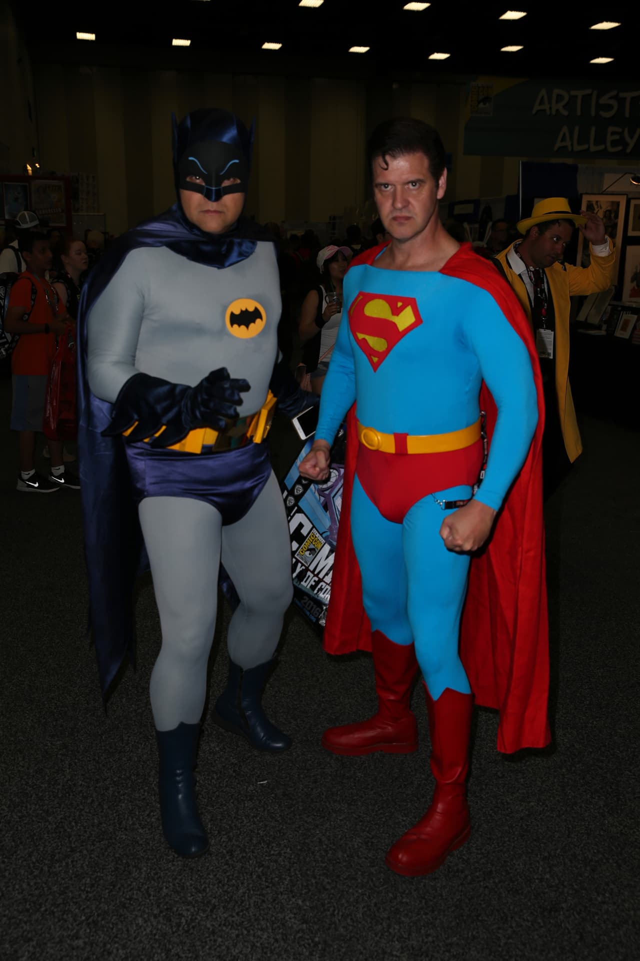 Batman y Superman de parranda.