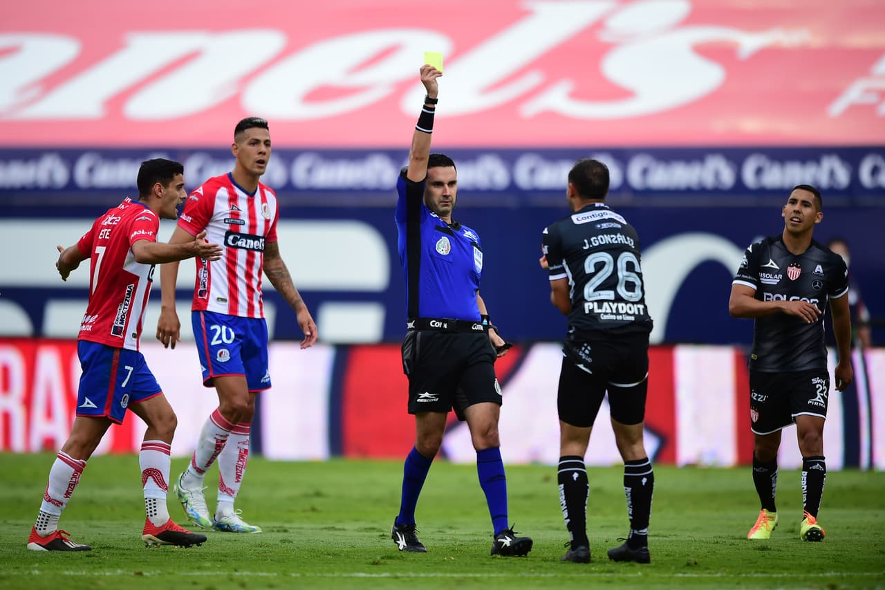 Atlético San Luis no quiere solo un punto y continúan volcados al ataque buscando el gol que le de los tres puntos.