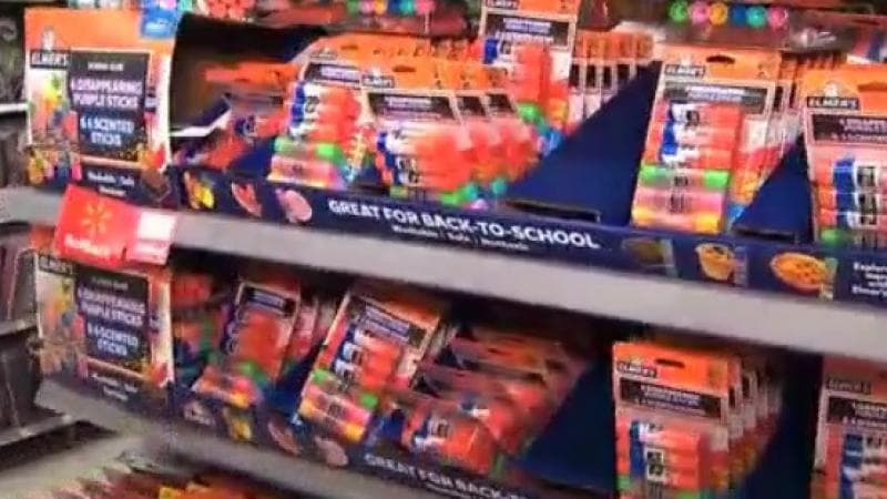 Padres de familia enfrentan aumento en el precio de los útiles escolares para este regreso a clases