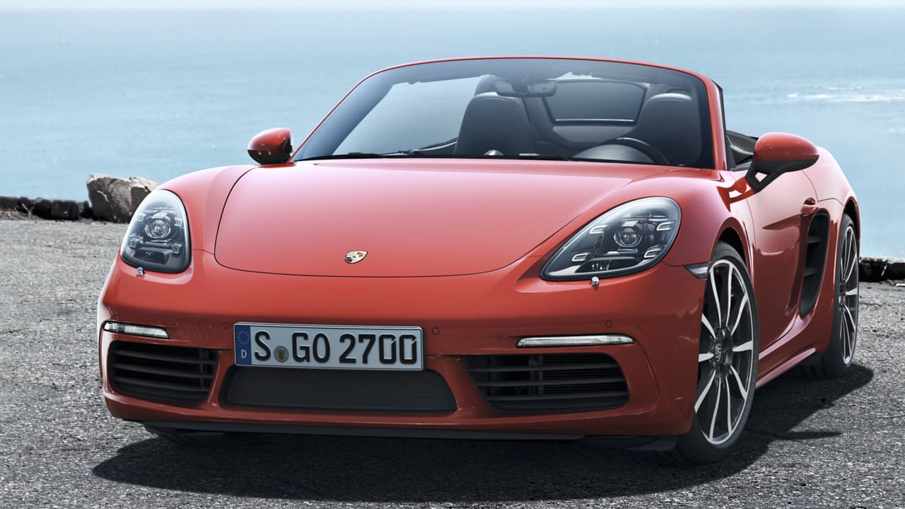 El Porsche 718 Boxster S cuenta con un motor 4 cilindros turbo de 2.5 litros de desplazamiento
