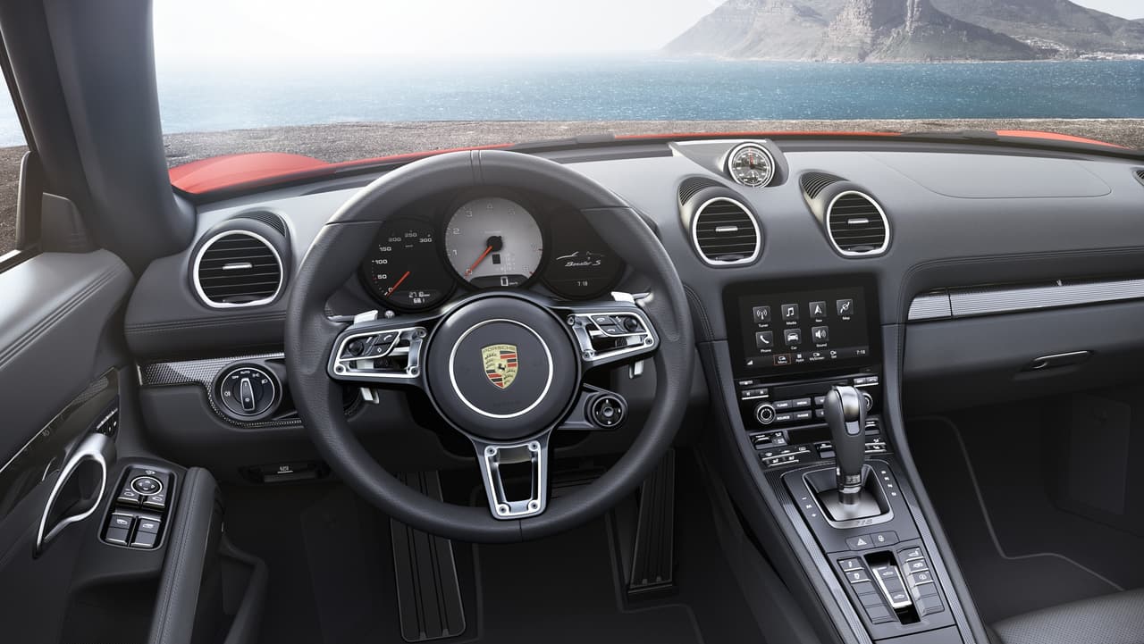 Los Porsche 718 Boxster y 718 Boxster S cuentan con la última versión del sistema de telemática PCM (Porsche Communication Management) estándar