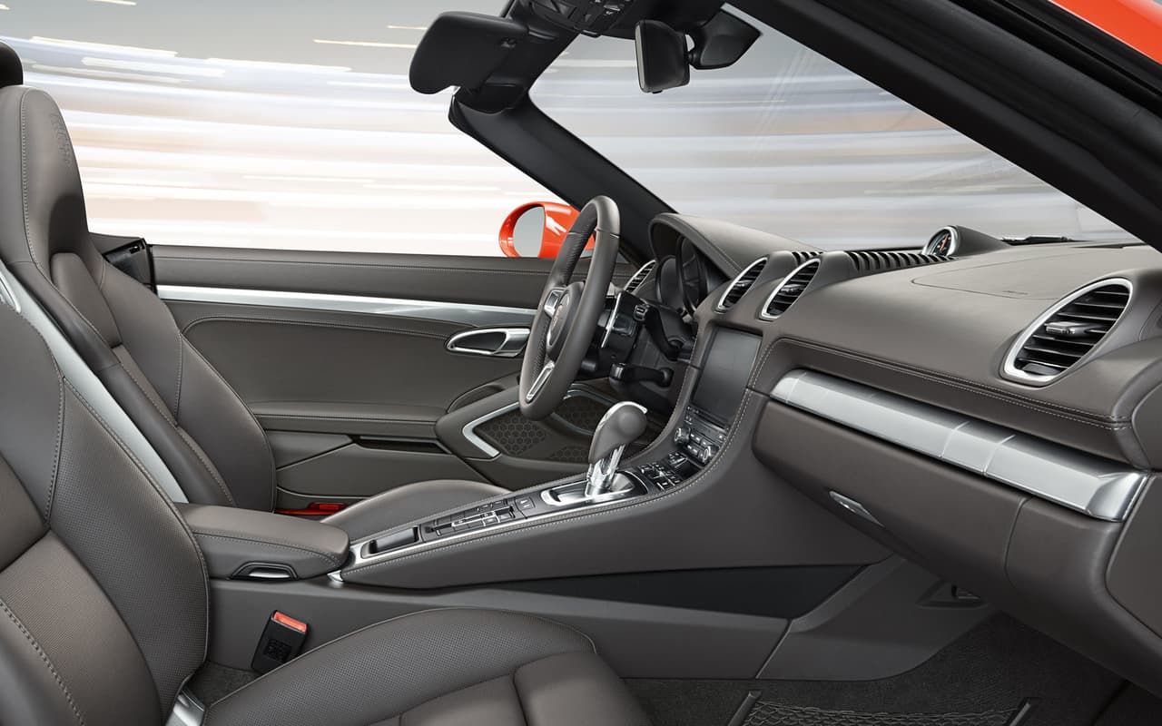 La cabina del Porsche 718 Boxster muestra lo mejor en materia de diseño de interiores de la casa alemana