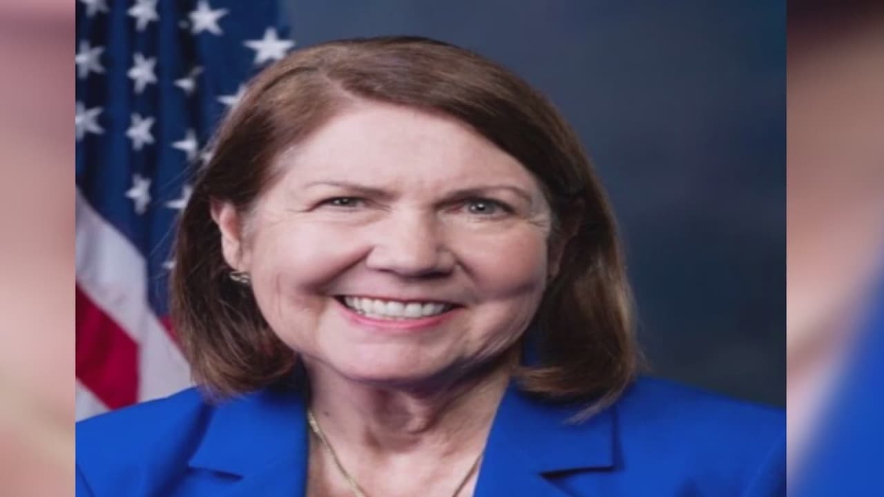 La representante Ann Kirkpatrick anuncia que se tomará un tiempo para tratar su problema con el alcoholismo 
