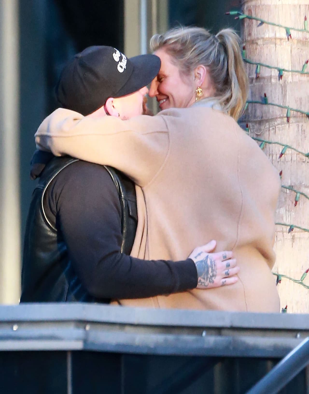 "Ella y Benji se aman. Sus mentes están sincronizadas, están en la misma página", comentó una fuente al portal en esa ocasión.