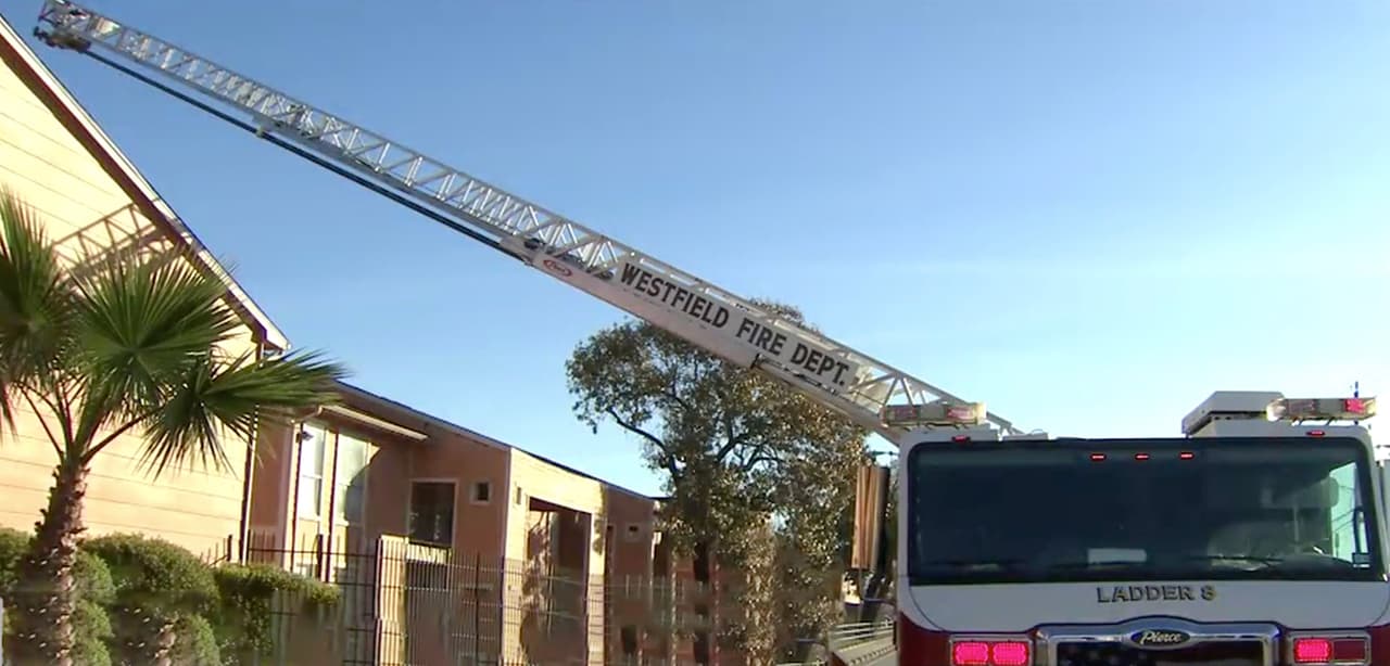 "Los bomberos realizan una segunda inspección”, aclaró el Sheriff González a través de un tuit.