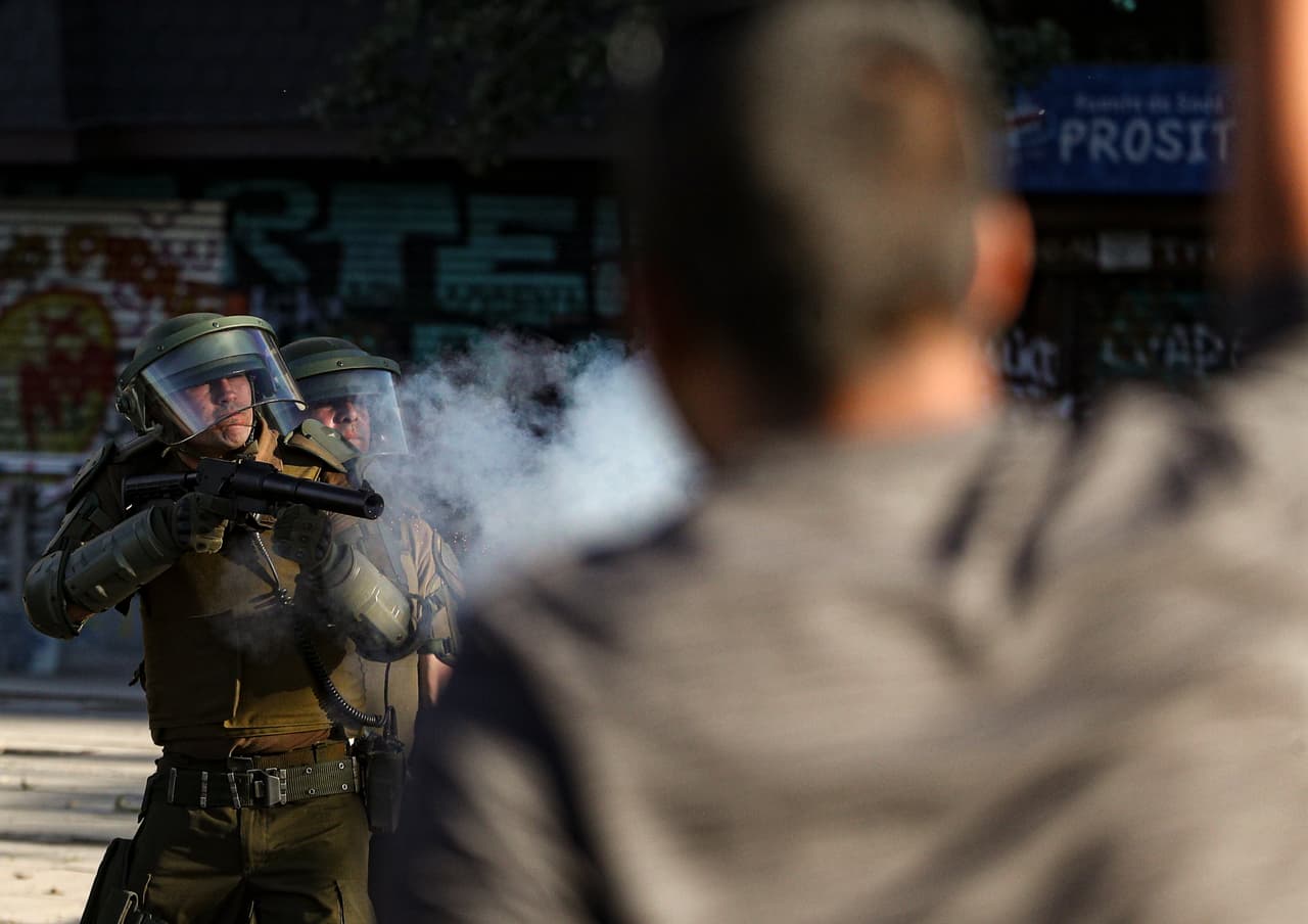 El documento presentado por la ONU menciona relatos que denuncian “tortura psicológica como amenazas de muerte, amenazas de ‘desaparecer’ a la persona, amenazas de violación, palizas de familiares y amigos frente a la persona y amenazas de agresión contra los familiares”.