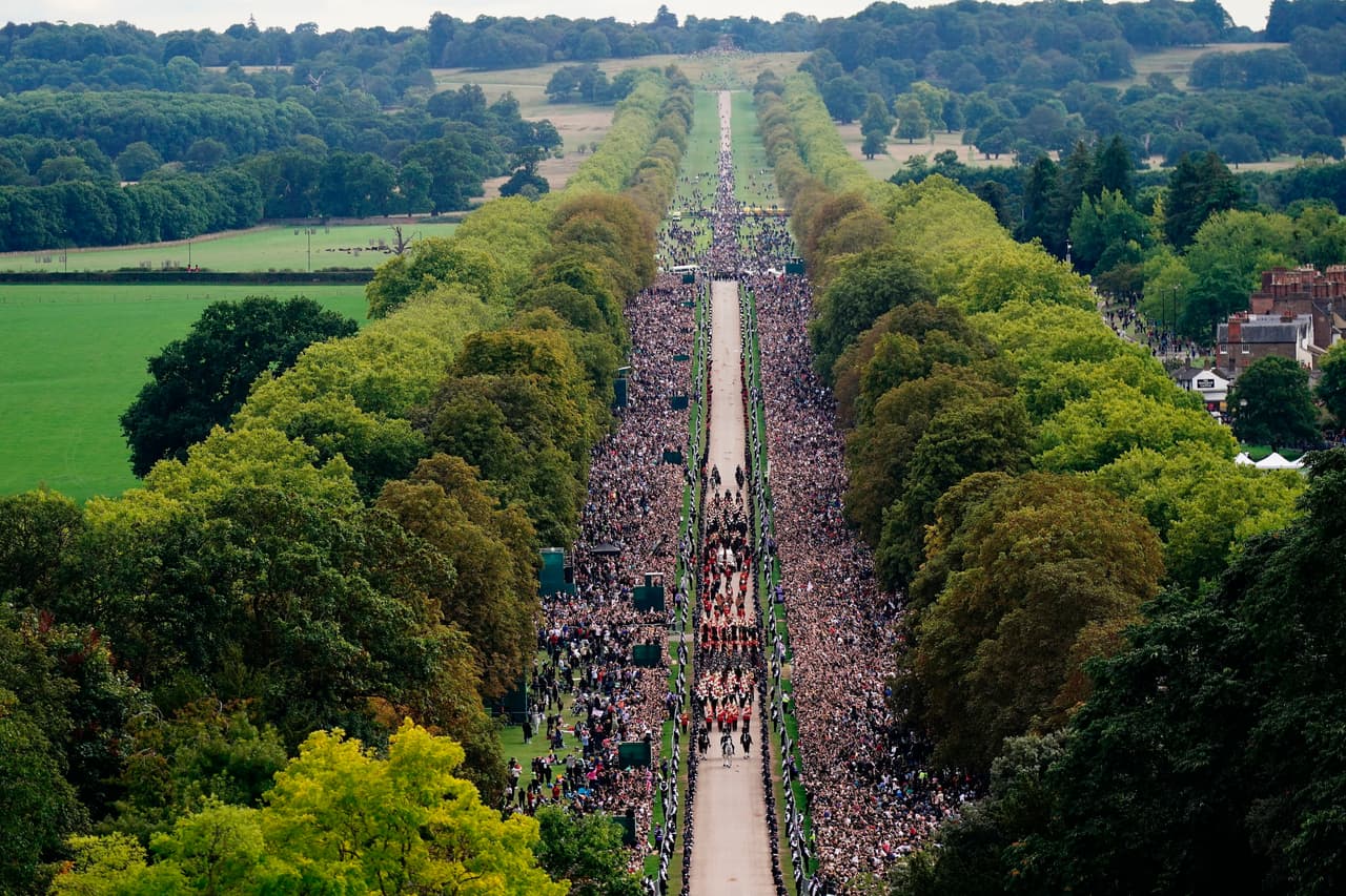 La procesión a su llegada al castillo de Windsor.