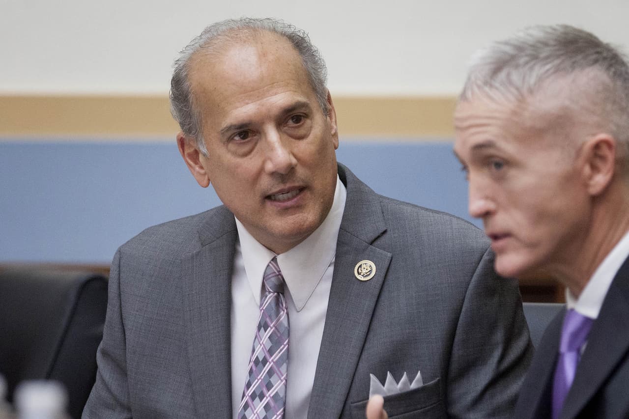 Trump revisará si su nominado para zar antidrogas “ayudó” a frenar la lucha contra los opioides