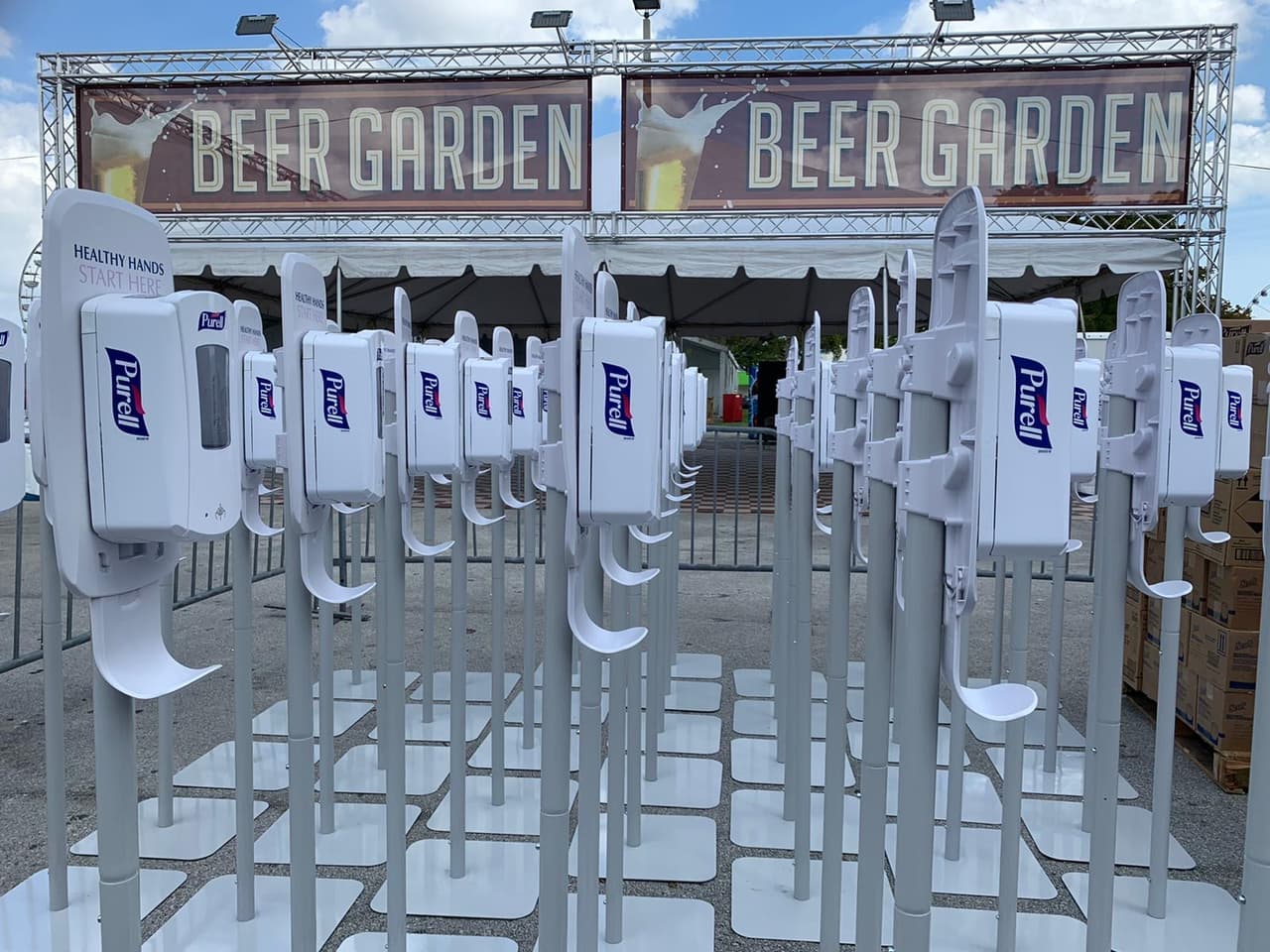 El gobernador Ron de Santis informó el jueves de 
<a href="https://www.univision.com/local/miami-wltv/hay-9-casos-de-florida-con-coronavirus-4-estan-en-el-estado-y-5-fueron-repatriados">un tercer caso </a> confirmado en el estado.
<br>