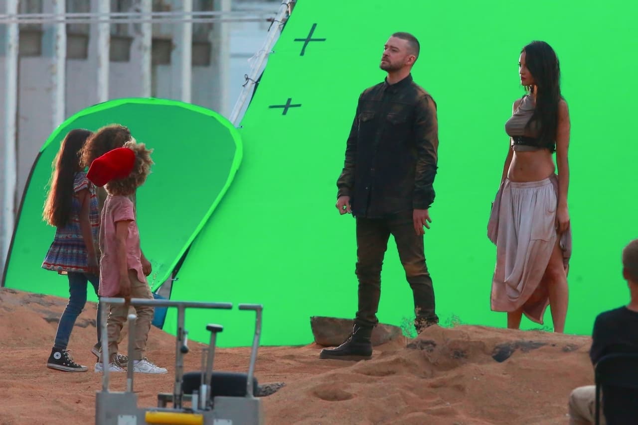 No es la primera vez que Eiza protagoniza un video musical. En 2013, actuó en el video 'Propuesta Indecente' de Romero Santos.