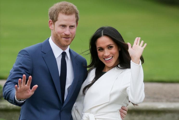 Están obligados a generar sus propios recursos y pagar sus gastos. Por ejemplo, uno de ello es 
<b><a href="https://www.univision.com/famosos/como-prometieron-meghan-markle-y-harry-empiezan-a-pagar-la-remodelacion-de-su-casa-del-reino-unido-les-tomara-11-anos-fotos" target="_blank">devolver los 3 millones de dólares</a></b> que costó la remodelación de su casa de Frogmore Cottage en el Reino Unido. 
<br>