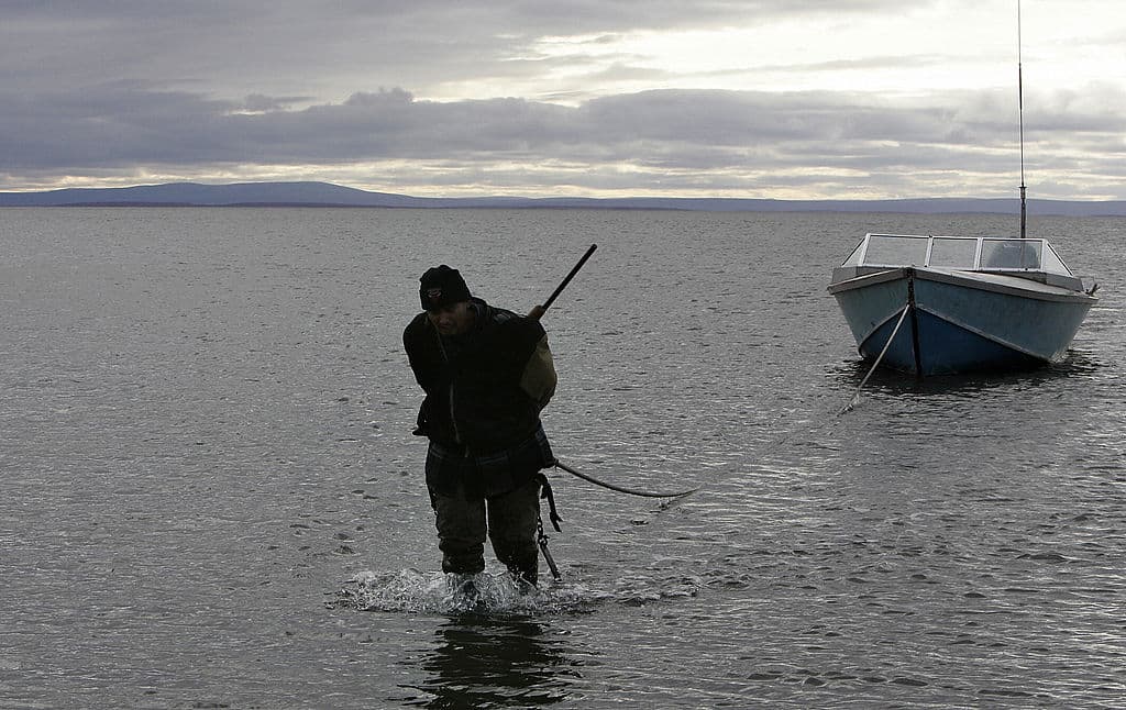 En todo el Ártico, 
<b>el descongelamiento del permafrost podría afectar hasta dos tercios de la infraestructura de aquí a 2050</b>, según un proyecto de informe del IPCC obtenido por la AFP en junio y que debe ser publicado en 2022. Más de 1,200 ciudades y pueblos, 36,000 edificios y cuatro millones de personas se verían afectadas, según la misma fuente.
<br>