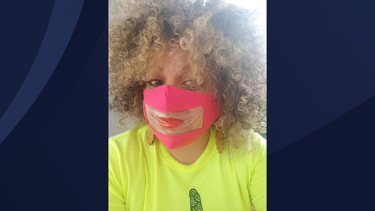 Para los sordos es más difícil entender con mascarillas