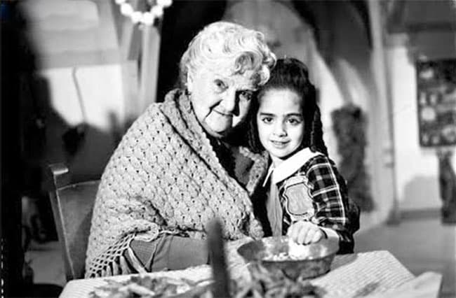 Una parte muy importante en la historia fue la amiga imaginaria que tenía la niña, en 
<i><b>Mundo de juguete</b></i> la inolvidable actriz 
<b>Sara García</b> dio vida a la 'Nana Tomasina'.