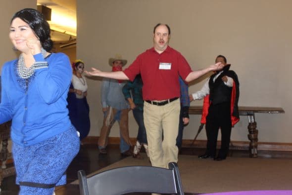 ¡Así es como Univisión Arizona celebra el Halloween!  Dulces, calaveras, disfraces y mucha diversión.  