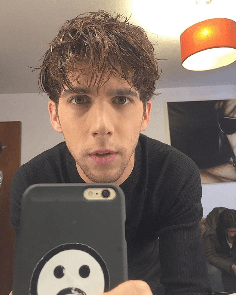 "Pero no me hizo nada, yo 
<b>soy muy sentimental</b> y me sentí no apoyado; es una muy buena persona, un muy buen papá, un muy buen esposo, un muy buen amigo [...] luego lo hablamos y ya todo estuvo bien", señaló Mauricio.