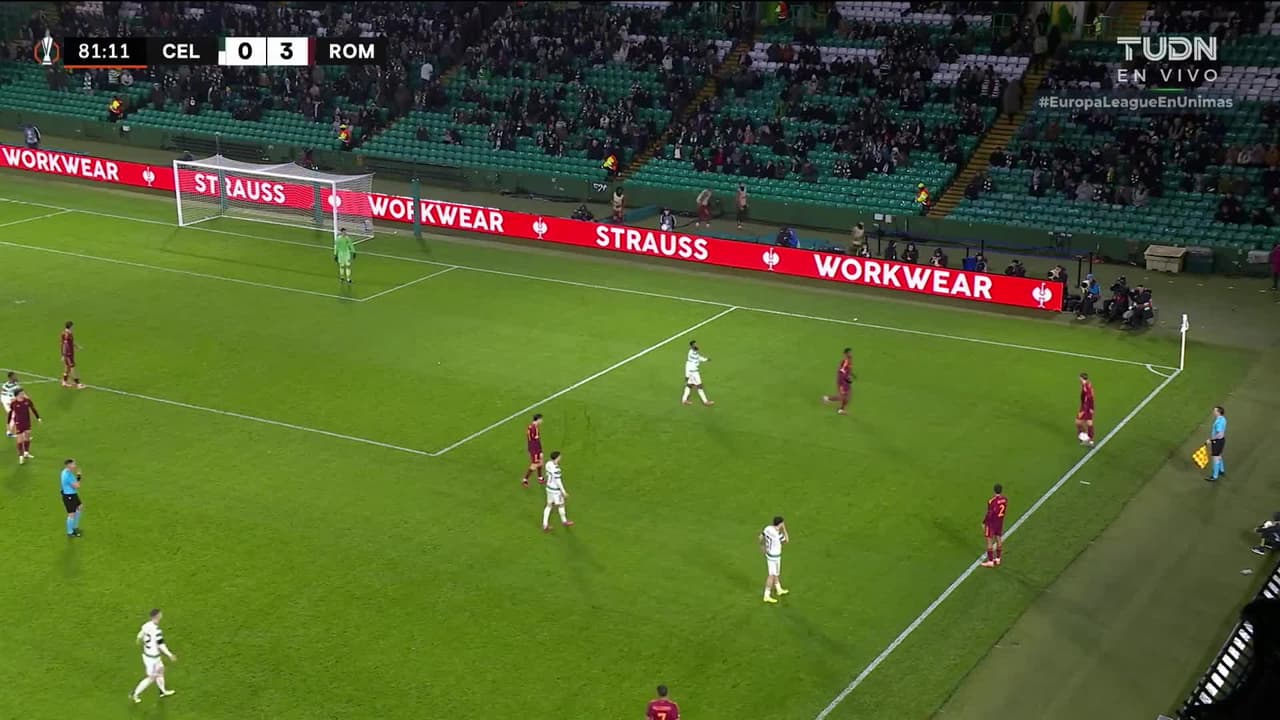 ¡TIRO ATAJADO! disparo por Leon Bailey.