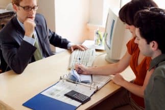 Revise el formulario antes de firmarlo. Recuerde que el contribuyente es el responsable de su propia declaración de impuestos.