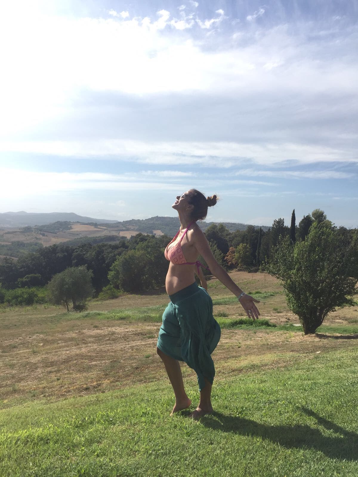 En ellas se le ve plena, feliz, rodeada de la naturaleza.