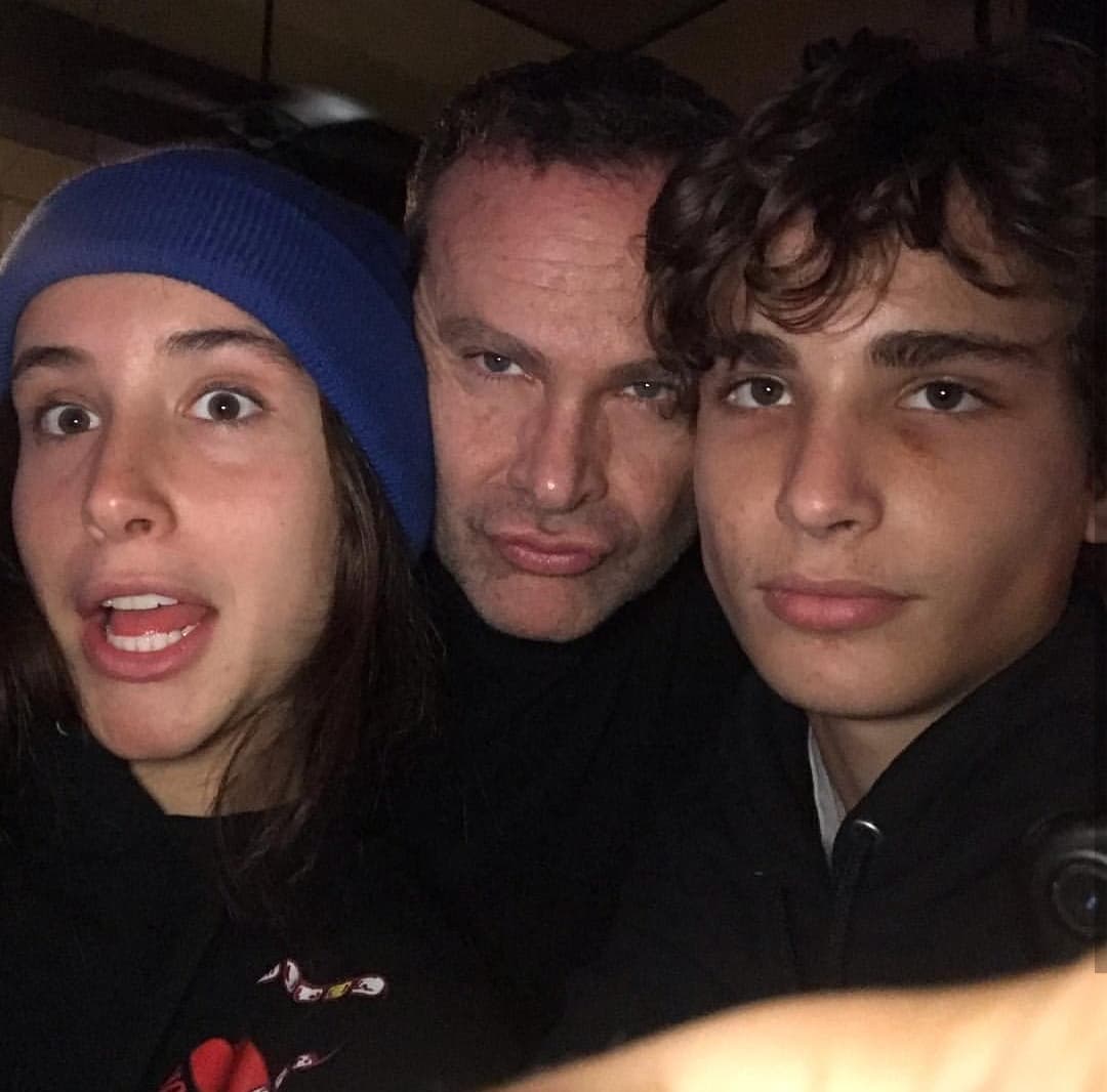 Nuestro conductor ha pasado grandes aventuras con todos sus hijos. En esta imagen vemos a Hannah, Alan y Alex Tacher, este último era su único varón hasta el nacimiento de Liam en febrero del 2018.
<br>