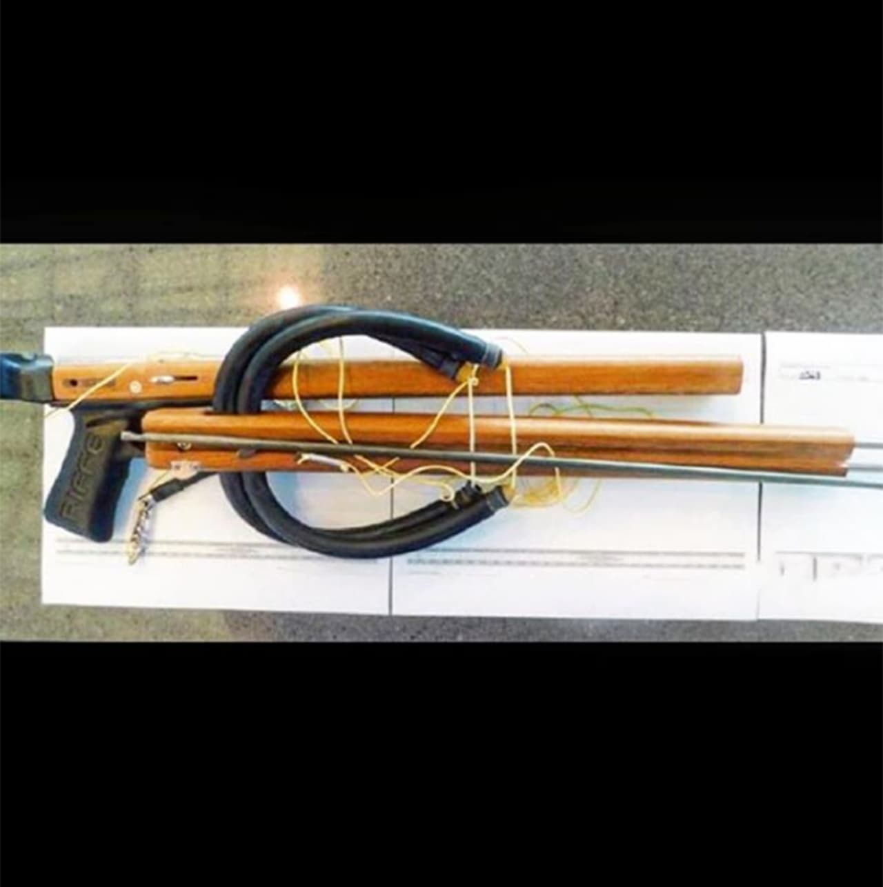 <b>9. Para cazar tiburones.</b> “Este arpón fue descubierto recientemente en el bolso de mano de un viajero en Houston. Tal vez se dirigía a Amity Island (el lugar donde sucede la historia en la serie de películas ‘Jaws’, o ‘Tiburón’, en español)”. Este
<a href="https://www.instagram.com/p/Bk5oDL4ne_r/?utm_source=ig_web_copy_link" target="_blank">post de Instagram, fue publicado por TSA en julio de 2018. </a>