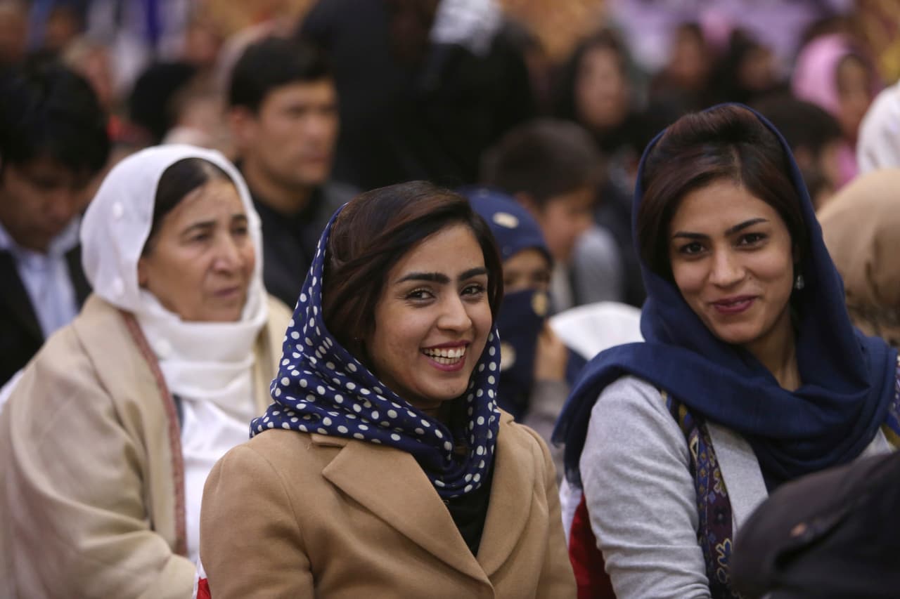 <b>Afganistán. </b>Mujeres afganas reunidas en una calle de Kabul, la capital del país, conmemoran el Día internacional de la Mujer.