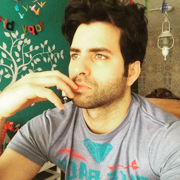 Si aún no conoces a Alan Slim este es el mejor momento para que te deleites la pupila y conozcas más de su trayectoria. No te pierdas a este sexy actor todas las noches en “Tres Veces Ana”.