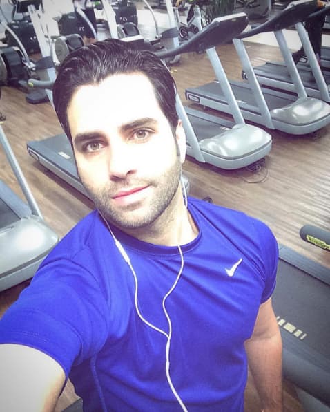 Le encanta pasar horas en el gimnasio y trabajar en su cuerpo y su buena condición física.