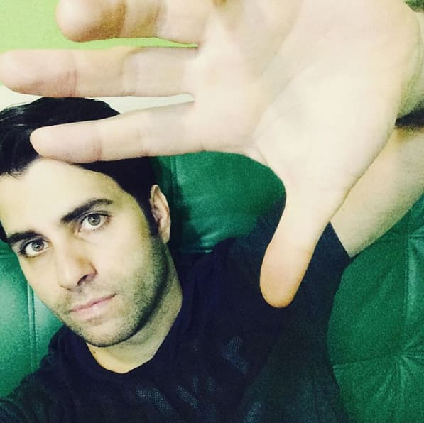 Hizo sus pininos en “Como dice el dicho”, su inquietud lo llevo a realizar un casting para la novela “Hasta el fin del mundo” y se quedó con el personaje. Compartió créditos con la sexy Marjorie de Sousa.