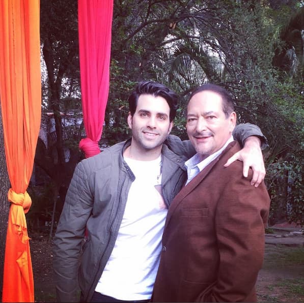 En su tierra de origen se desempeñó como psicólogo infantil y además realizó teatro con diferentes compañías.